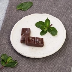 Шоколад горький 59% без сахара с цельным фиником Пища богов 30г