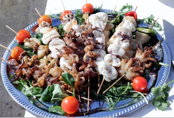   Украсить овощами и зеленью.