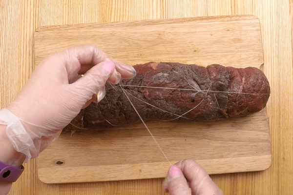 Обмотать нитками, чтобы сохранить форму. 