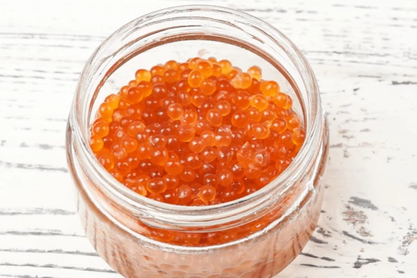 И все, ваша икра готова. Можно смело перекладывать, в смазанную для глянца растительным маслом, чистую баночку. Когда икра охладится в холодильнике, можно есть.
