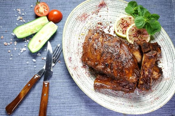 Украсить свежими овощами, лимоном, зеленью. Приятного аппетита!