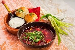 Борщ с пампушками