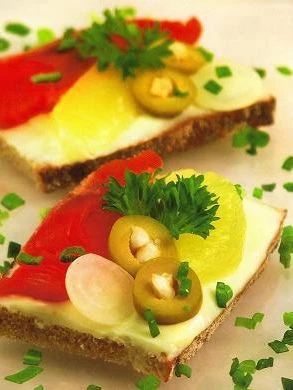 Бутерброды с копченой рыбой