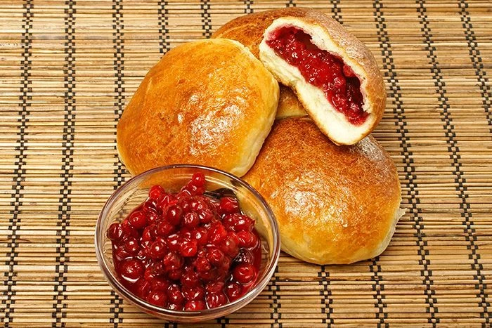 Пирожки с брусникой