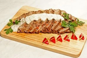 Буженина с соусом хрен