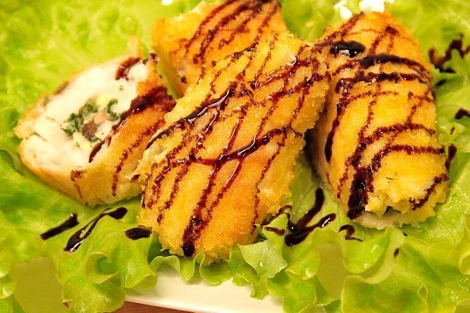 Рулетики из трески в хрустящей панировке