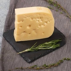 Сыр Маасдам 45% жир. Деликатеска ~250г