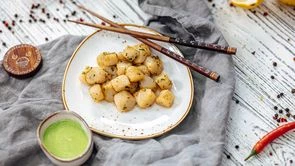 Гребешок с соусом сливочный васаби