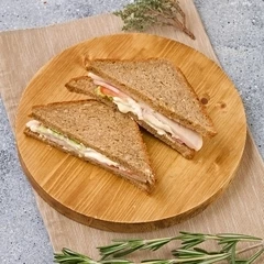 Бутерброд с курицей и беконом Деликатеска 180г