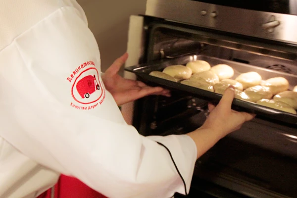 Выпекать при температуре 190С примерно 15 минут, до образования румяной корочки.