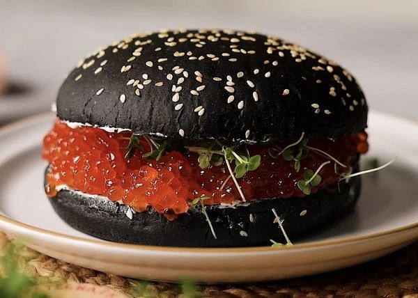 Накрыть верхней частью булочки, смазанной сливочным маслом. Приятного аппетита! 

