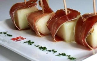 Сыровяленая свинина с дыней