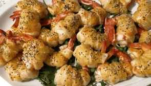 Креветки с беконом в слоеном тесте