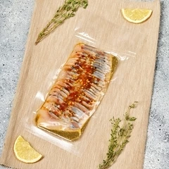 Сельдь слабосоленая с пряностями филе-кусочки Деликатеска 100г