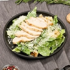 Салат Цезарь с курицей от Шефа 150г