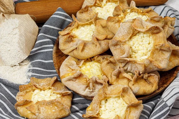 Выпекать в разогретой до 190С духовке 15-20 минут.