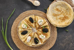 Блины с черной икрой щуки