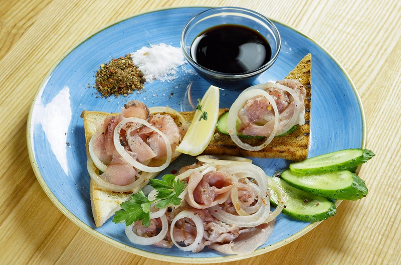 Строганина из пеламиды