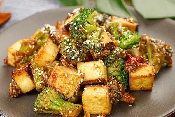 Украсить кунжутом.