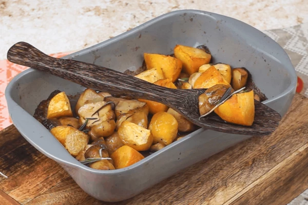  Поставить в разогретую до 200С на 30-35 минут (до готовности репы).