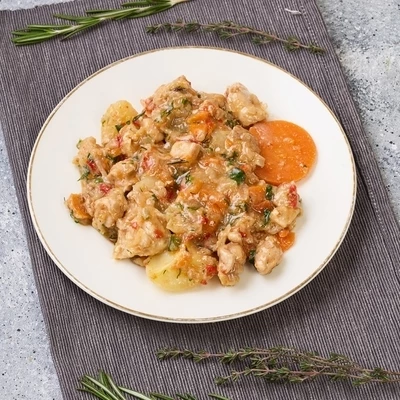 Курица тушеная с овощами Деликатеска 300г-1}