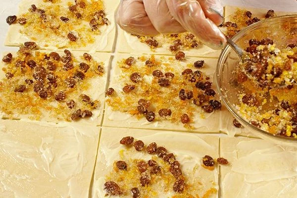 Распределить начинку.