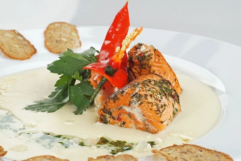 Кокосовый крем-суп с форелью