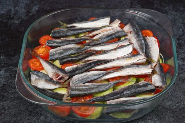 Поставить в разогретую до 200С духовку на 20-30 минут.
