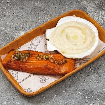 Лосось унаги с пюре из цветной капусты и корнем сельдерея 300г-1}