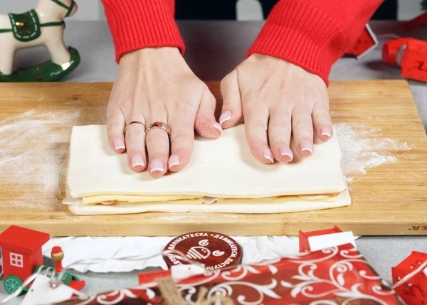 Сложить пополам.