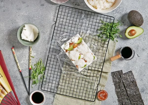 Затем творожный сыр и комочек готового риса. 