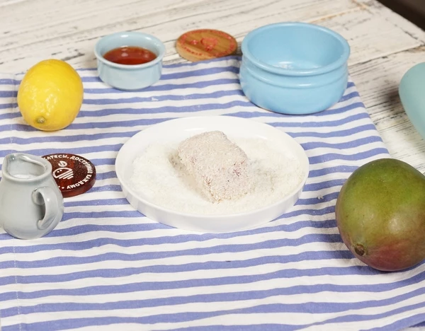 Затем  во взбитом яйце и кокосовой стружке.