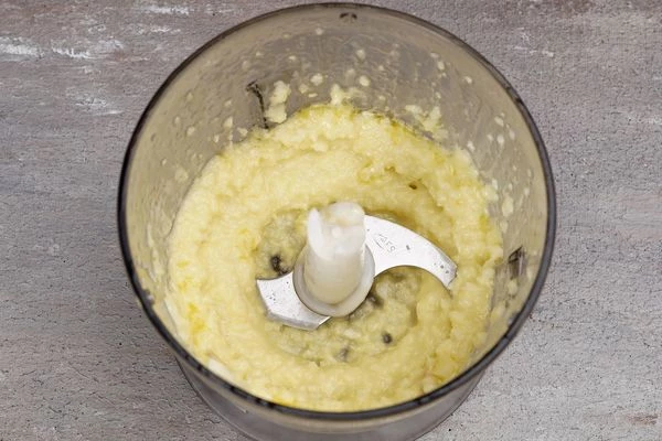 Пробить до однородной массы.