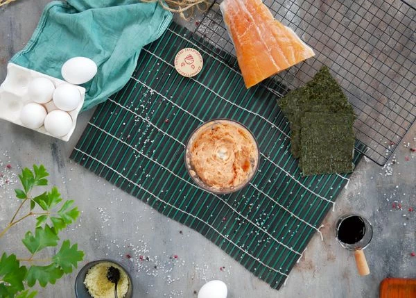 Измельчить. Переложить в кондитерский мешок.