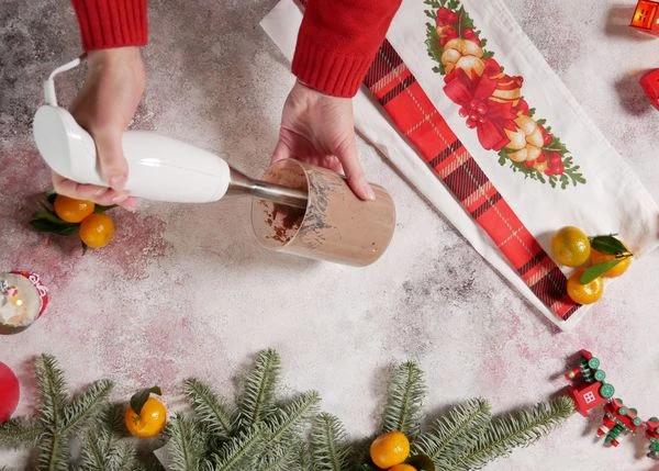 Снять с плиты. переложить в блендер, измельчить, добавить мягкое сливочное масло, еще раз измельчить.