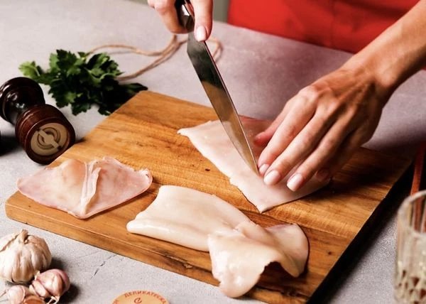 Кальмары нарезать треугольниками. 