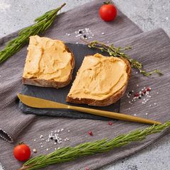 Масло сливочное Деликатесное с икрой морского ежа от Шефа 100г