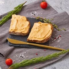 Масло сливочное Деликатесное с икрой морского ежа от Шефа 100г