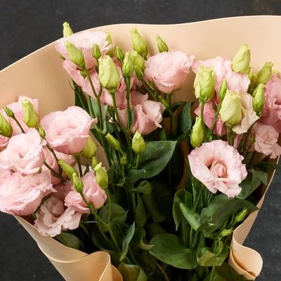 Букет из розовых лизиантусов-1}