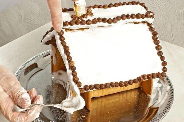 Оформить домик на свой вкус.