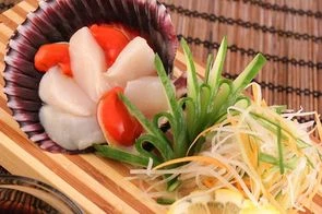 Сашими из гребешка на раковине