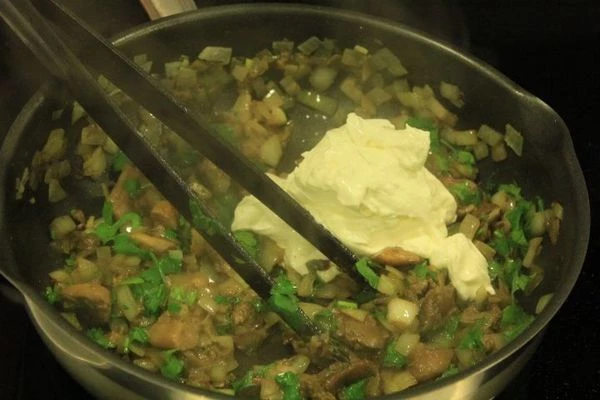 Можно добавить по вкусу в грибы соус Карри Балти 1-2 ст.л.