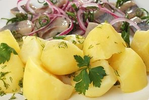 Селедочка с отварным картофелем
