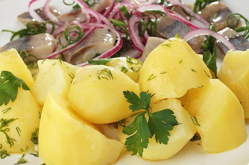Селедочка с отварным картофелем