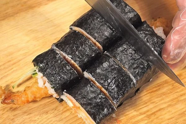 Затем разрезать каждую половинку еще на 3 части. Хвостики, не обрезать.