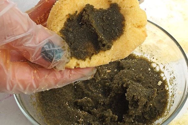 Или смешать с размоченным порошком ламинарии.