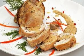 Кролик Жиголет с соусом Дижон