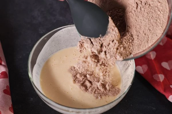 Быстро замесить тесто.