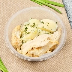 Минтай жареный на луковой подушке с отварным картофелем Деликатеска 250г