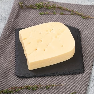 Сыр Маасдам 45% жир. Деликатеска ~250г-1}